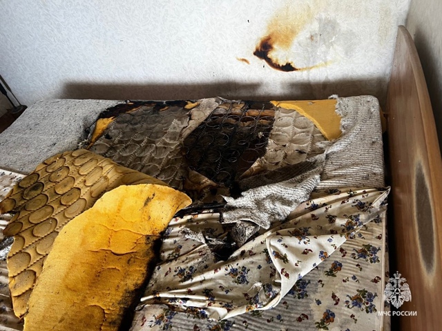 ? Непотушенная сигарета едва не стоила жизни мужчине
...