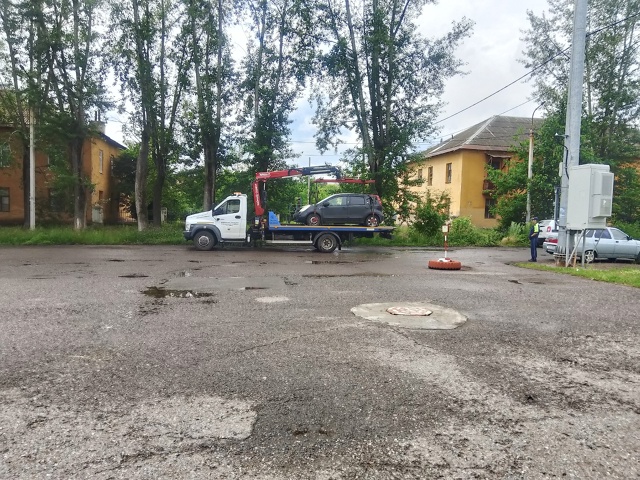 Первая проходная, работает эвакуатор. Кому то аванс тр?...