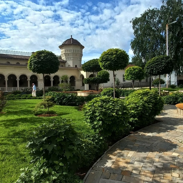 Hoво-Тихвинский жeнский монастырь в Екатеринбурге.
📷 ?...