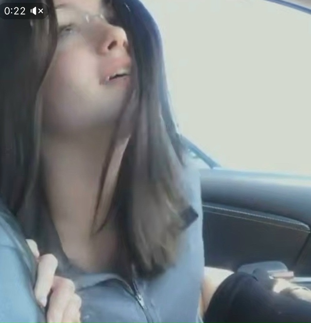 мне 18 лет, а моей сводной сестре 22 и я спалил, что она ра?...