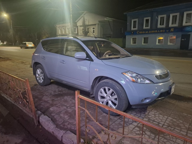 Владелец данного авто, прошу вас впредь парковаться ?...