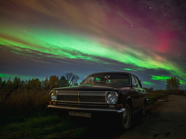 Необычно сильное сияние можно было заметить в Петербу?...