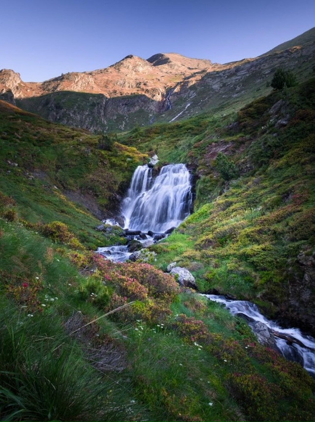 🌍 Андорра — крошечное княжество в сердце Пиренеев, из...