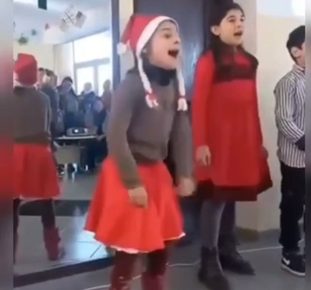 Когда включили мою самую любимую песню!