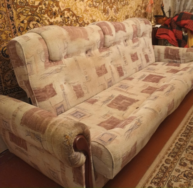 Отдам диван в гараж . Размер 200 * 80. Пишите в личку. Подро?...