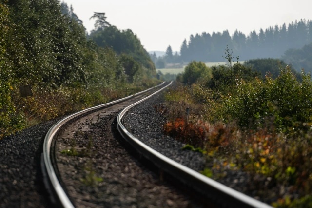 14-летнего зацепера обнаружили на электричке Петербург...