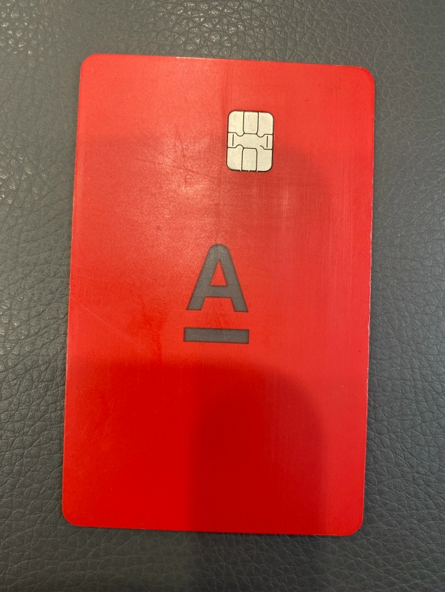 Забыли карту в цветочном возле Александры. Ждет владел...