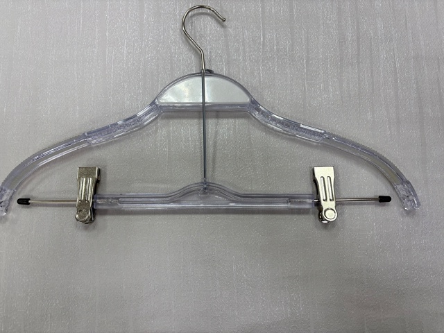 В связи с закрытием магазина распродаю оборудование, в...