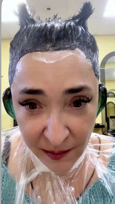 😂 Нет, это вовсе не Бэтмен!
Это Лолита Милявская в сво?...