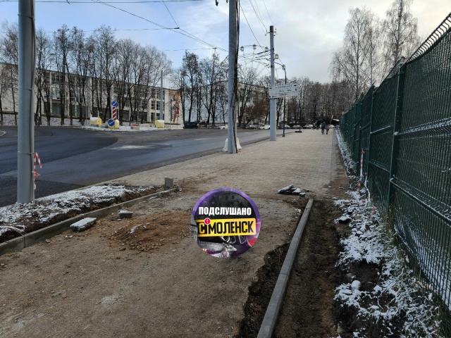 Это дамба на Нахимова. Вот так стыкуют тротуары. Тут и р...