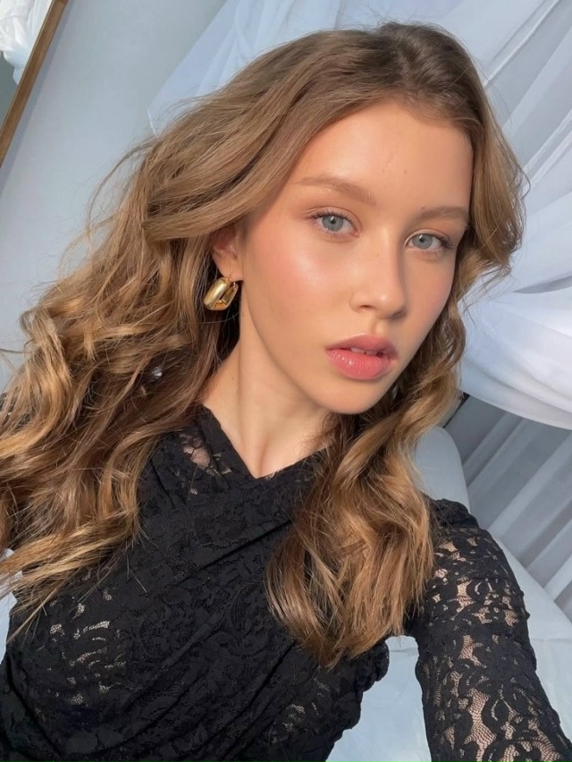 🤗АКТРИСА С БОЛЬШОЙ ДУШОЙ: 15-летняя звездочка 