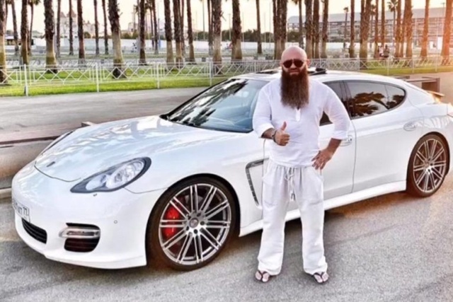 Известный в Сочи пластический хирург мстил клиентке и?...