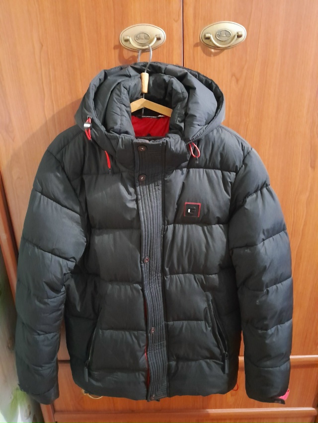 Отдам за полезности,р.42-44,8980-657-10-31