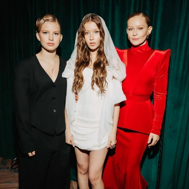 Анна Пересильд посетила премьеру фильма «Алиса в стра?...