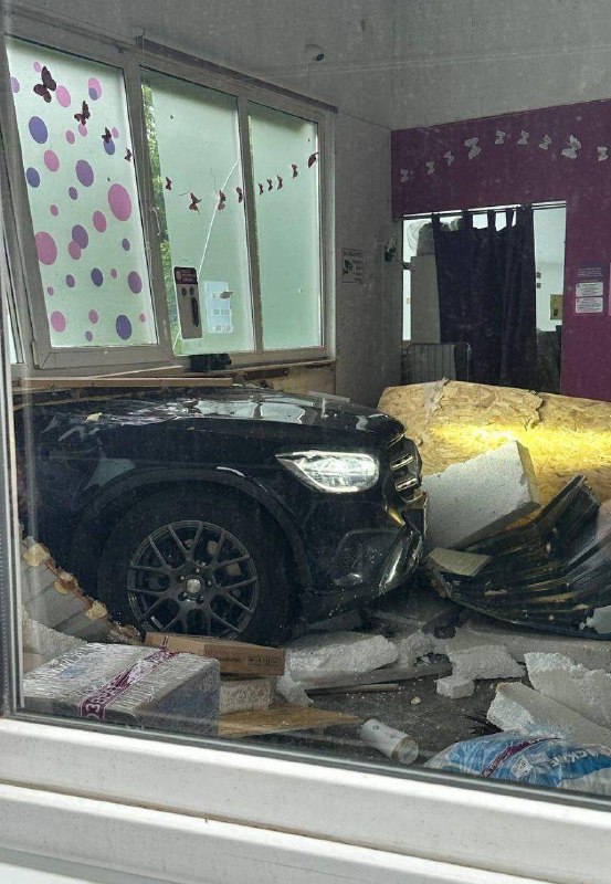 На Рублёвке пенсионерка на Mercedes заехала в ПВЗ
Время деньги, понимать нужно