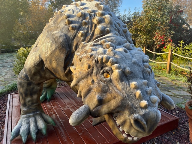 Зверoящеры пермского периода в Ботаническом cаду униве...