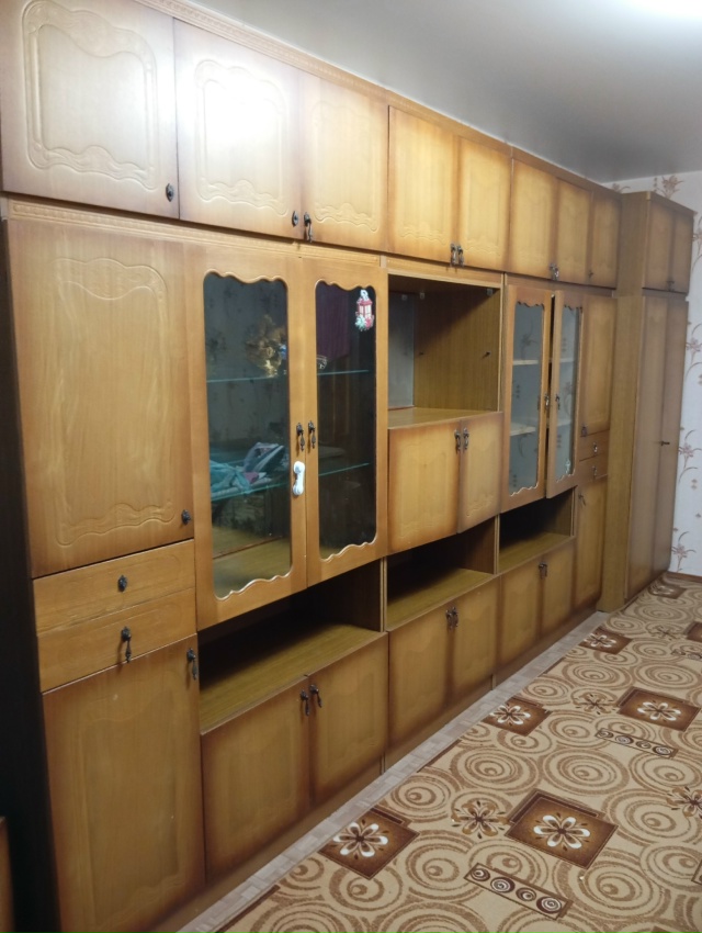 Отдам стенку в добрые руки. Само вынос. Самовывоз. Т. 89301...