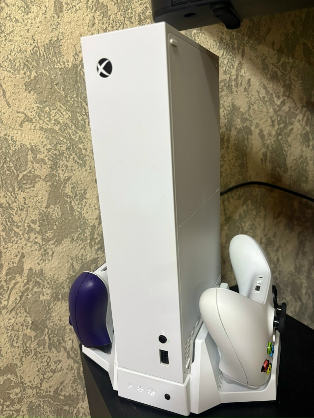 Продается в отличном состоянии Xbox series “S” на 512 гб .
Каб...