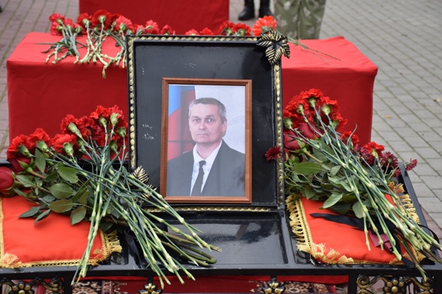 Дуванцы простились с погибшим земляком
Прощание с мес?...