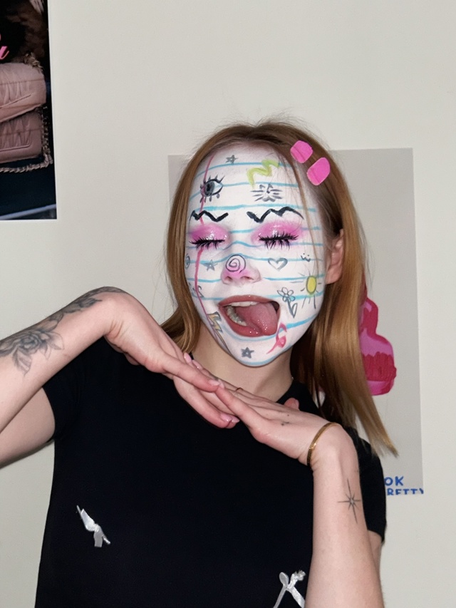 Сделала необычный макияж ?✏️